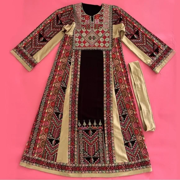 Fully Embroidered Palestinian Thobe - Picture 2 of 9